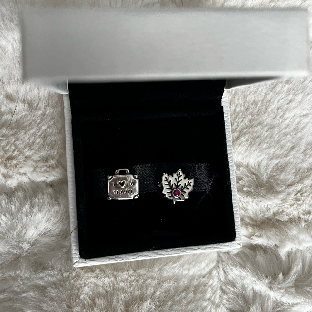 Pandora I love to Travel  & maple Leaf Set